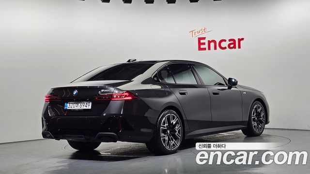 BMW 5-Series 2026 — photo 2