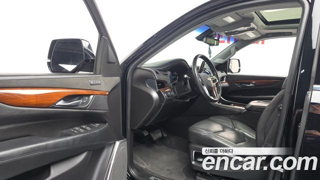 Cadillac Escalade 2018 — photo 10