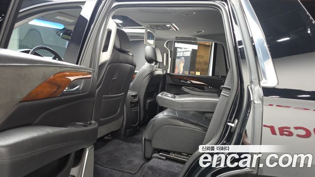 Cadillac Escalade 2018 — photo 11