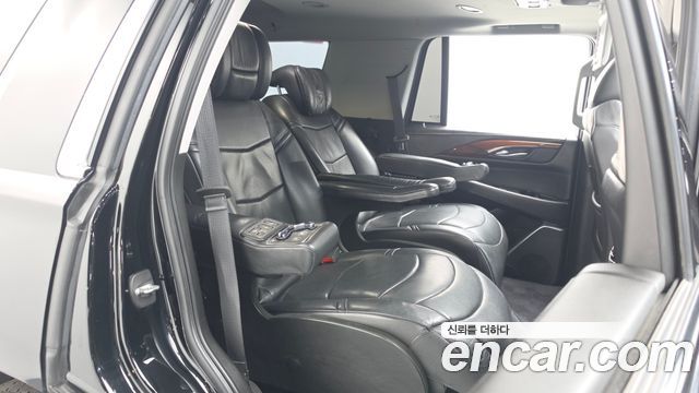 Cadillac Escalade 2018 — photo 12