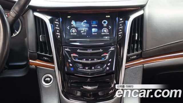 Cadillac Escalade 2018 — photo 14