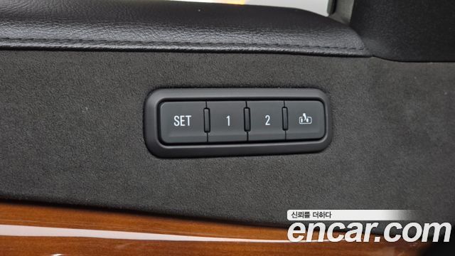 Cadillac Escalade 2018 — photo 18