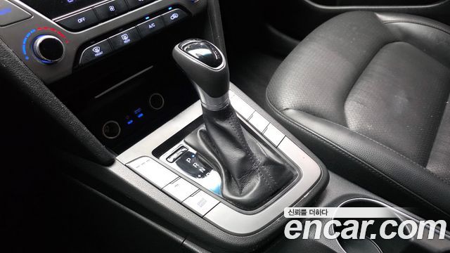 Hyundai AVANTE 2016 — photo 9