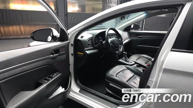 Hyundai AVANTE 2016 — photo 10