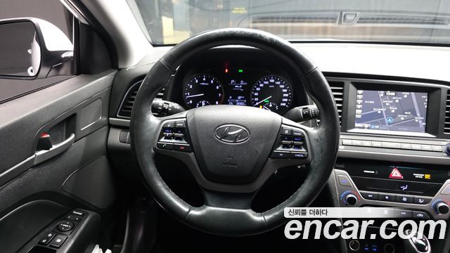Hyundai AVANTE 2016 — photo 13