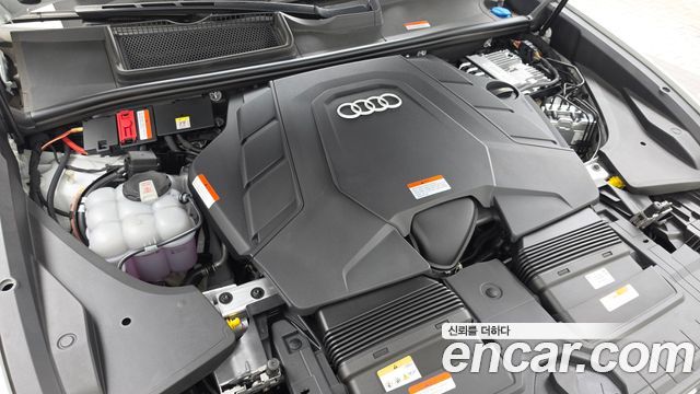 Audi Q8 2023 — photo 6