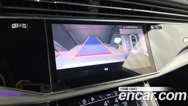 Audi Q8 2023 — photo 21