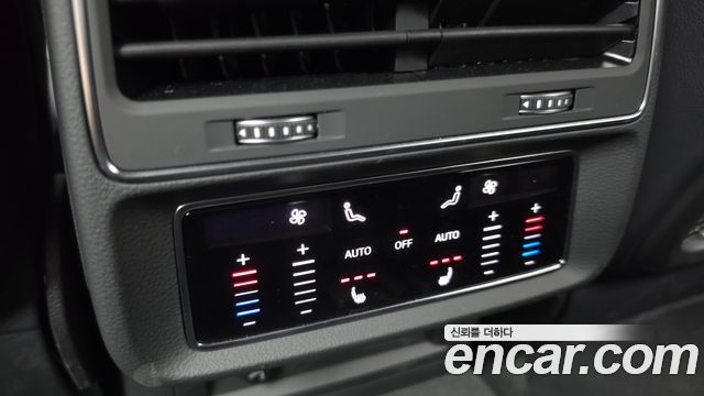 Audi Q8 2023 — photo 25
