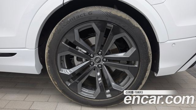 Audi Q8 2023 — photo 7