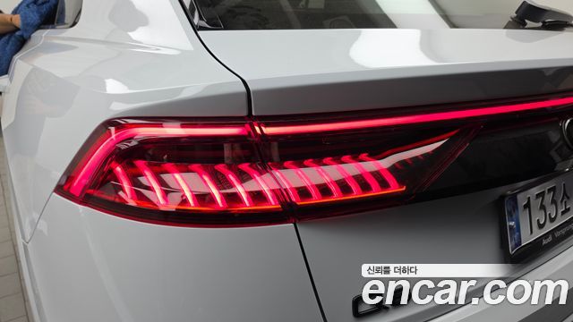 Audi Q8 2023 — photo 9