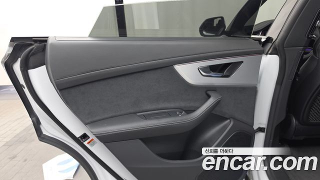 Audi Q8 2023 — photo 15
