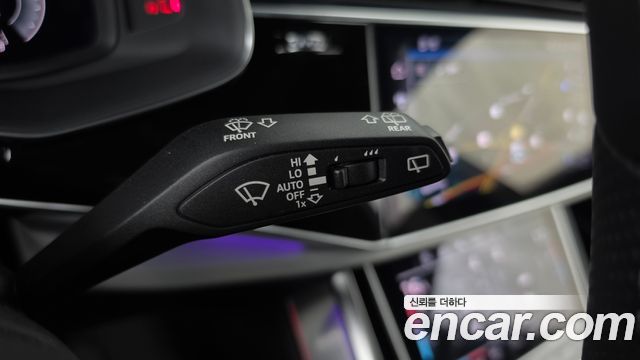 Audi Q8 2023 — photo 28