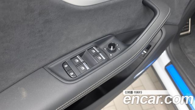 Audi Q8 2023 — photo 29