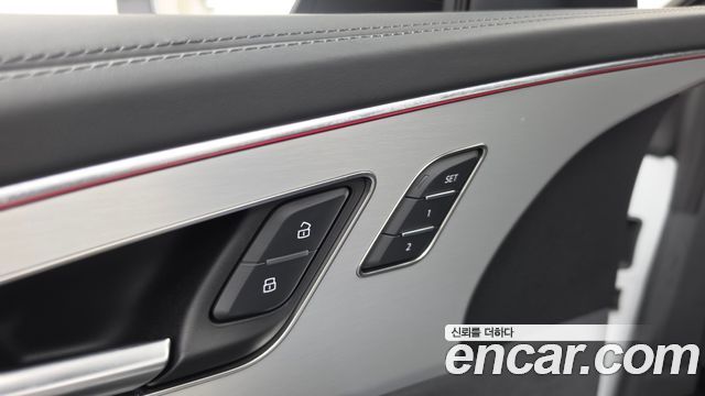 Audi Q8 2023 — photo 30