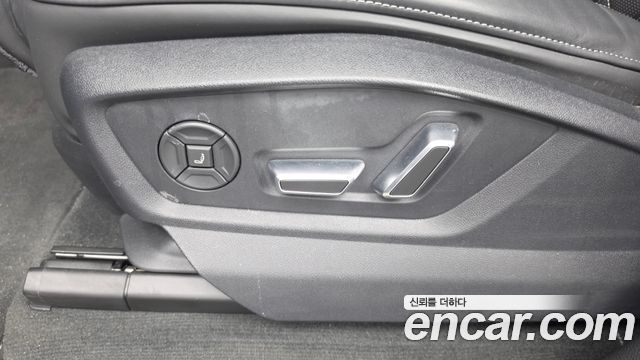 Audi Q8 2023 — photo 32