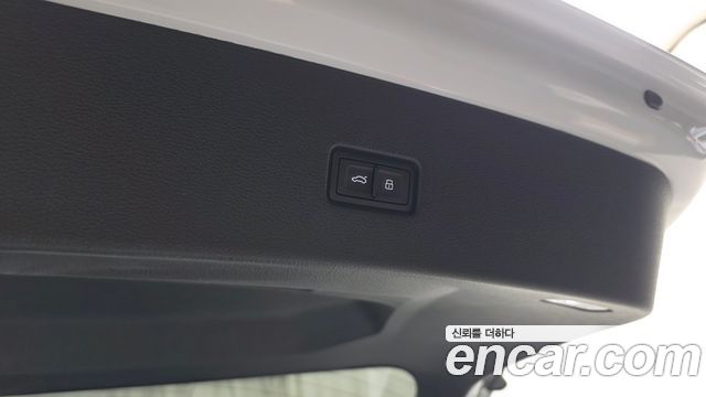 Audi Q8 2023 — photo 33