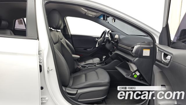 Hyundai Ioniq 2020 — photo 17