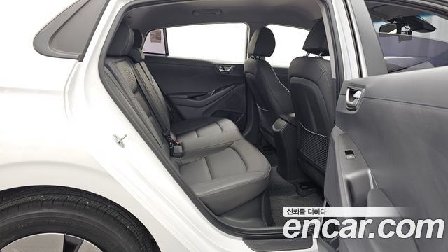 Hyundai Ioniq 2020 — photo 18