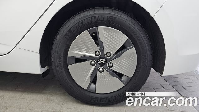 Hyundai Ioniq 2020 — photo 7