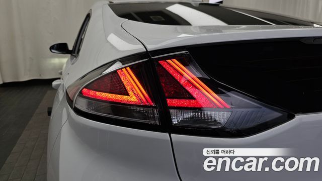 Hyundai Ioniq 2020 — photo 9