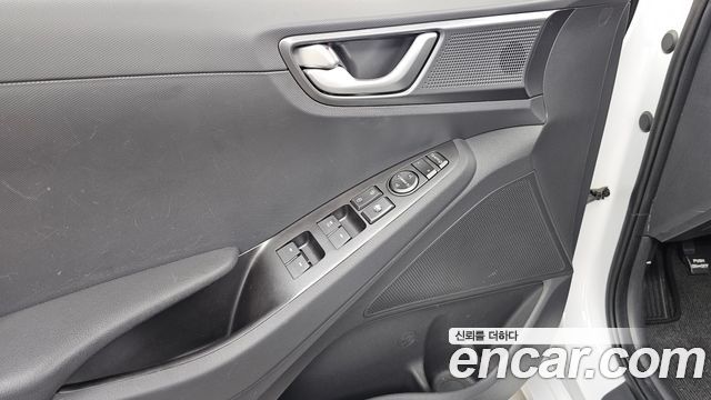 Hyundai Ioniq 2020 — photo 29