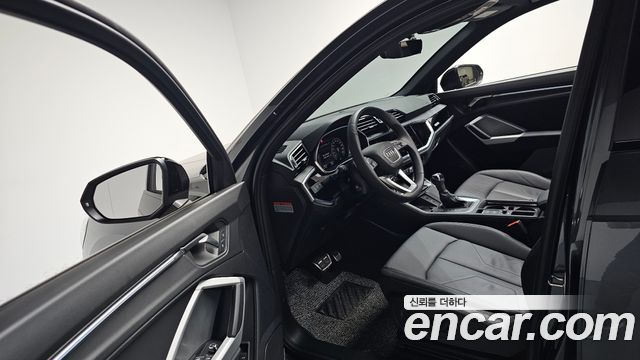 Audi Q3 2025 — photo 13