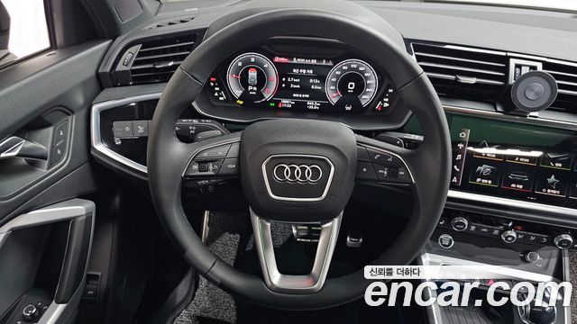 Audi Q3 2025 — photo 19