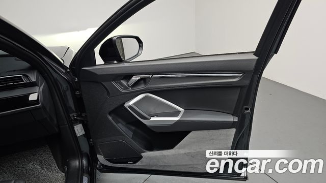 Audi Q3 2025 — photo 14