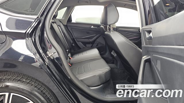 Volkswagen Jetta 2024 — photo 12