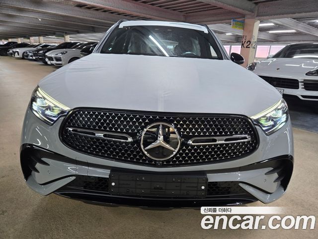Mercedes-Benz GLC-Class 2026 — photo 10