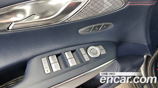 Genesis GV70 2022 — photo 30