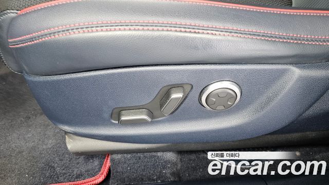 Genesis GV70 2022 — photo 31