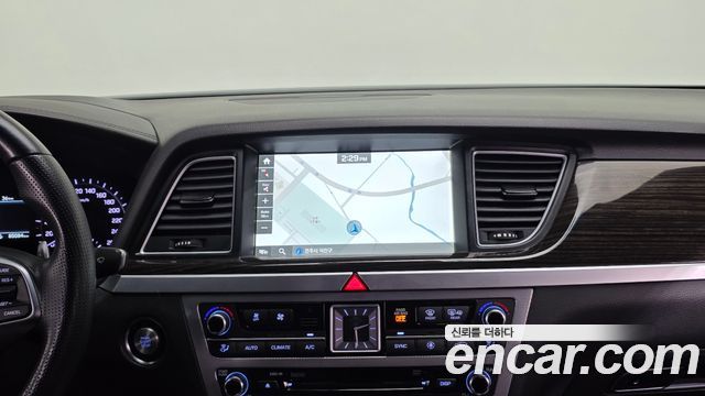 Genesis G80 2018 — photo 16