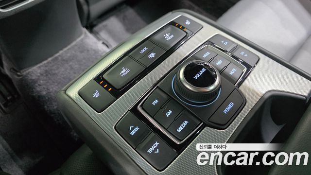 Genesis G80 2018 — photo 18