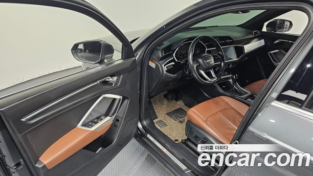 Audi Q3 2022 — photo 10