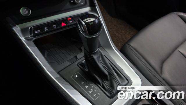 Audi Q3 2020 — photo 9