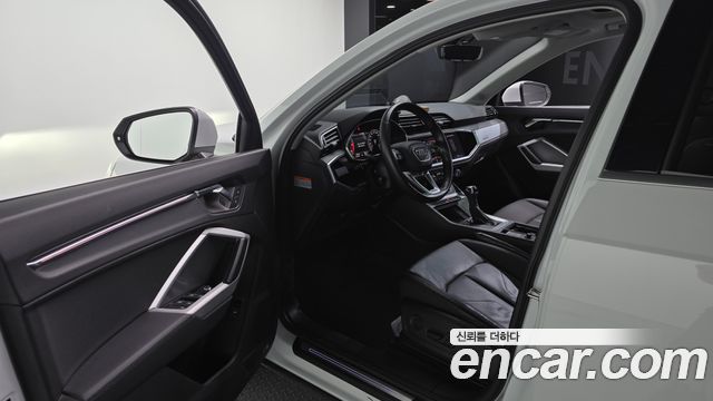 Audi Q3 2020 — photo 10