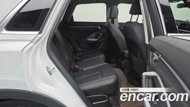 Audi Q3 2020 — photo 11