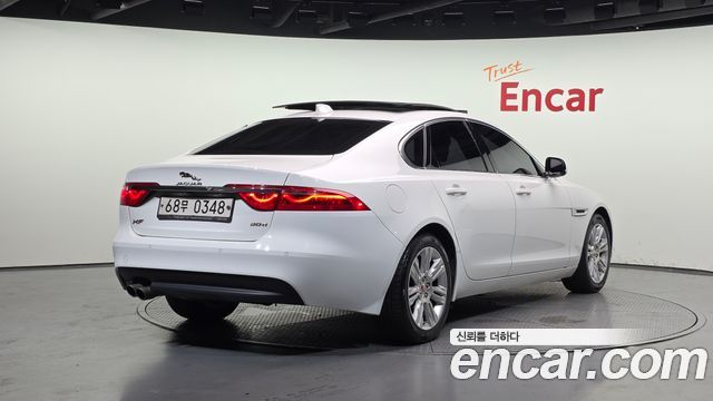 Jaguar XF 2017 — photo 2