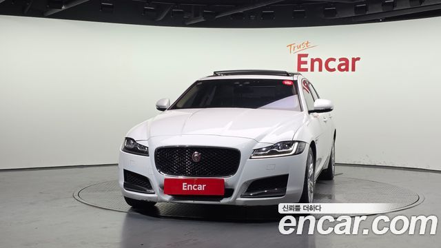 Jaguar XF 2017 — photo 3