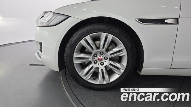 Jaguar XF 2017 — photo 5