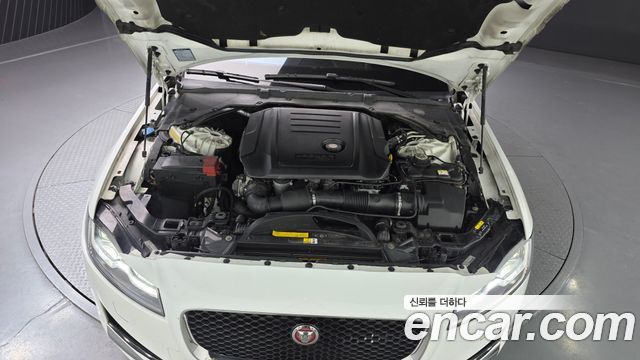 Jaguar XF 2017 — photo 6