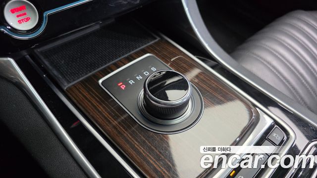 Jaguar XF 2017 — photo 9