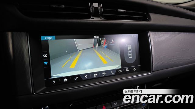 Jaguar XF 2017 — photo 14