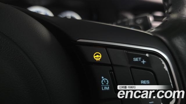 Jaguar XF 2017 — photo 18