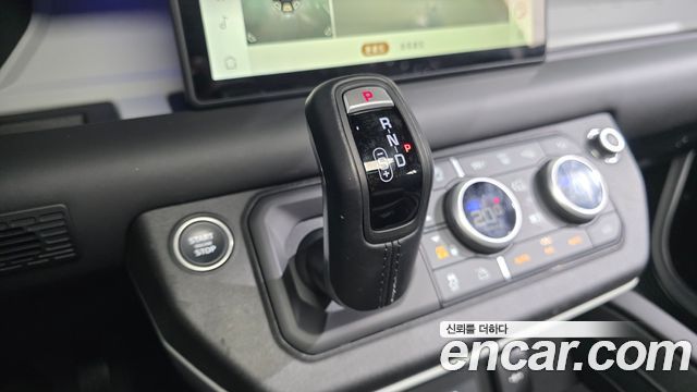Land Rover Defender 2024 — photo 9