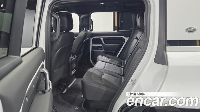 Land Rover Defender 2024 — photo 11