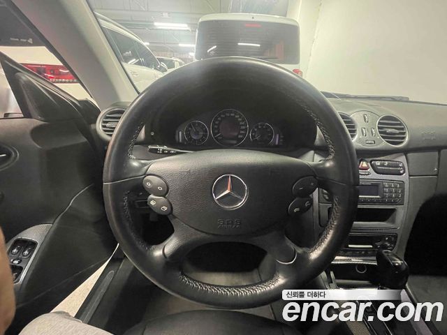 Mercedes-Benz CLK-Class 2004 — photo 11