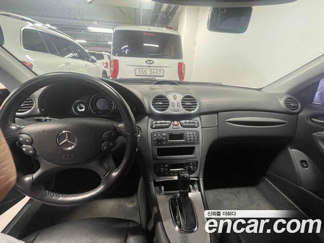 Mercedes-Benz CLK-Class 2004 — photo 12