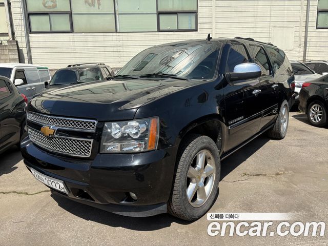 Chevrolet Surburban 2012 — photo 2